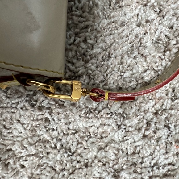 Louis Vuitton | Suhali Le Precieux White Pochette - Picture 8 of 11